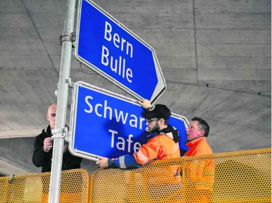 Schilder weisen nun in den Sensebezirk